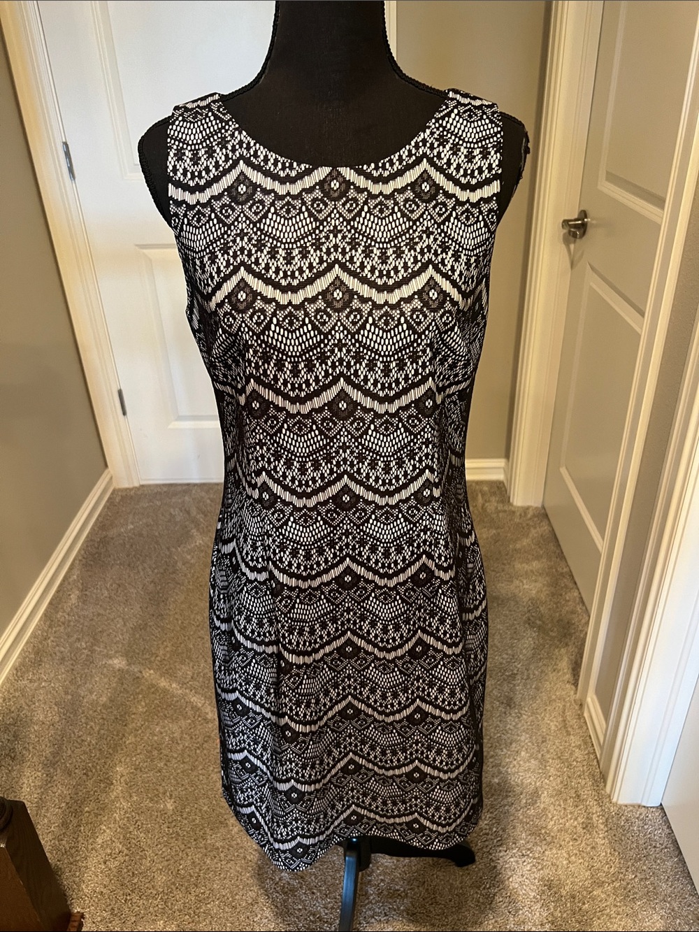 Jessica Simpson Black & White Lace-Pattern Sleeveless Midi Dress